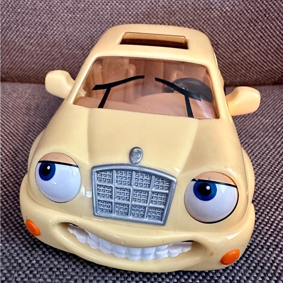 Chevron Cars Leslie LX No 10 Yellow  1998 Techron Gas Vintage - Picture 1 of 6